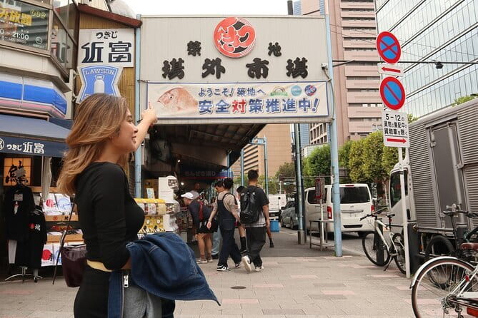 【Spanish/ English】Tsukiji Matcha at a 100-Year old Japanese shop - Comparing four matchas in wine glasses