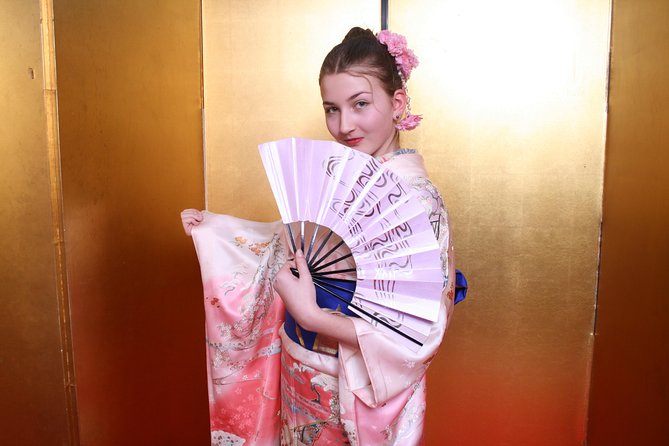 Studio Kimono Photo - The dressing process with Aya and the studio team