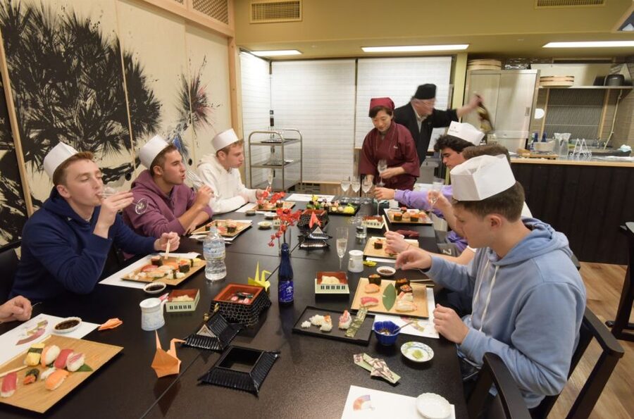 Sushi-Making Experience - A short introduction to sushi culture