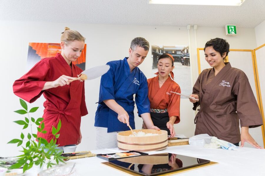 Sushi-Making Experience - Making nigiri, gunkan, and hosomaki