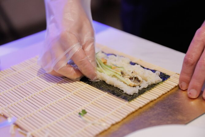 Sushi Making Experience in Shinjuku【Temaki】 - Three toppings, fresh combinations, and a smoky surprise