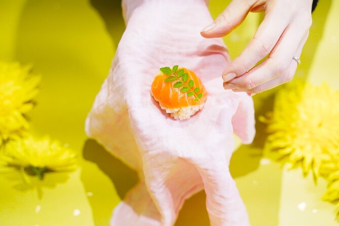 Sushi Making Experience in Shinjuku【Temari】 - The First Demonstration Sets the Pace