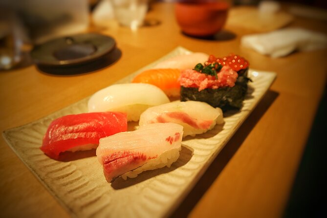 Taisho Sushi Making Class in Tokyo - Rolling maki and learning nori technique