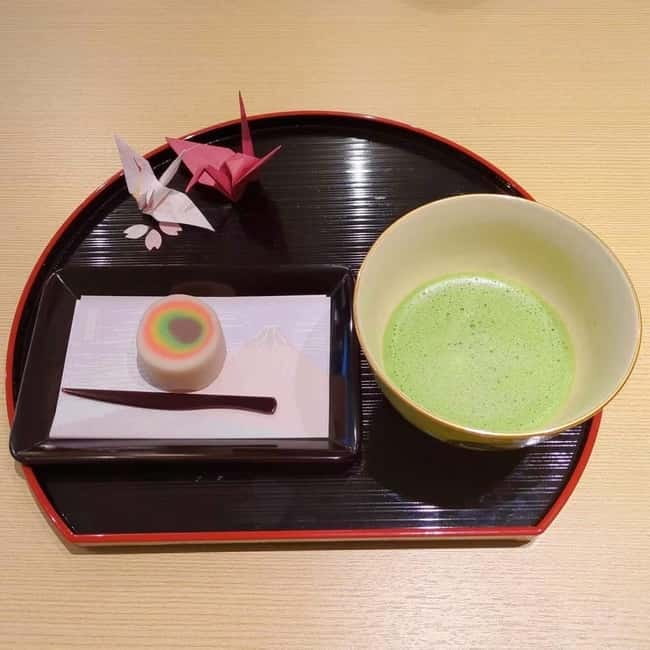 Tea ceremony experience in Japanese-style room 60min - Making your own matcha