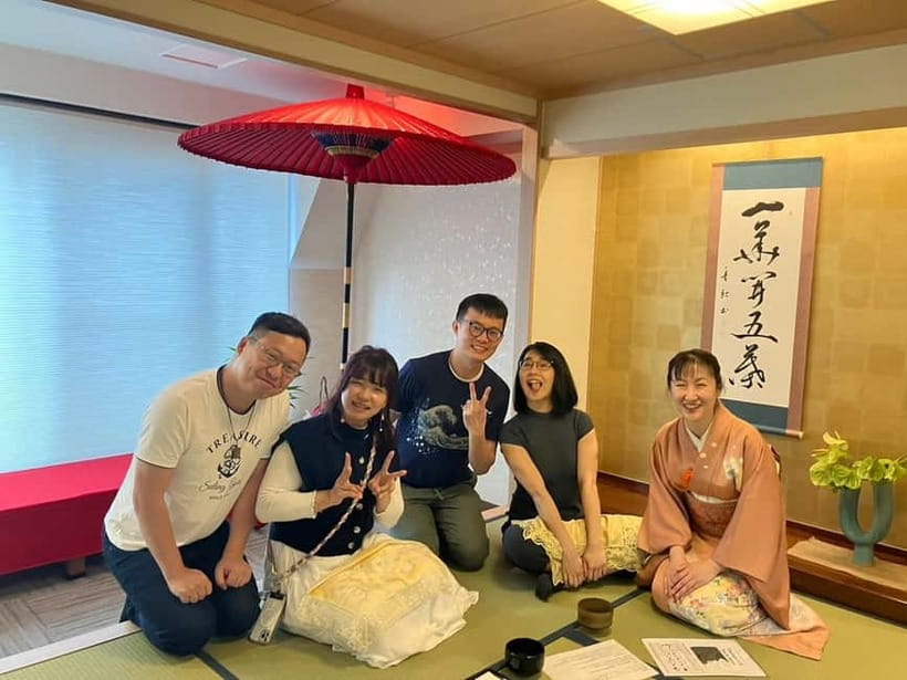 Tea ceremony experience in Japanese-style room 60min - A historic room built for photographs