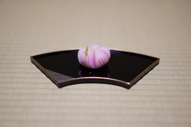 Tea Ceremony Workshop in Tokyo by the Experienced Instrucor - Tea bowls, sweets, and the meaning of sequence