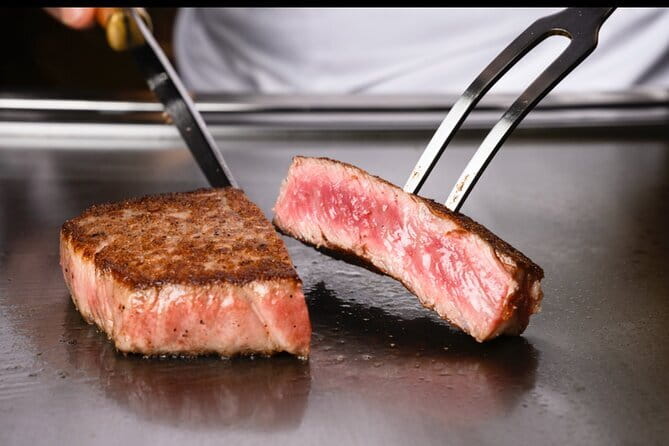 The Premium A5 Wagyu Tour in Shinjuku – With Free-Flow Drinks - Kabukicho: Neon, Bars, and a Short Orientation