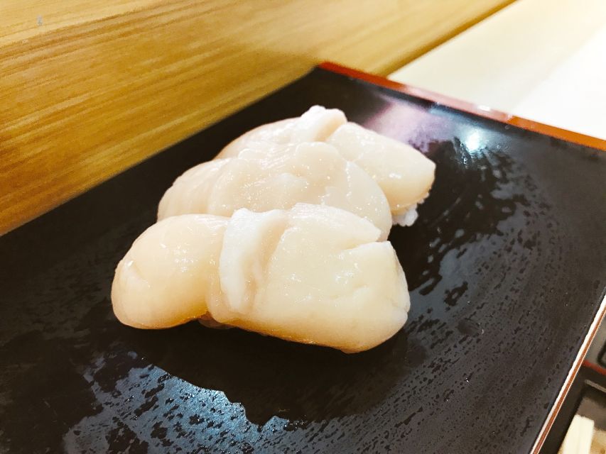 Tokyo: 2-Hour Asakusa Food Hunt & Cultural Tour - Starting with sushi at a fish dealer’s counter