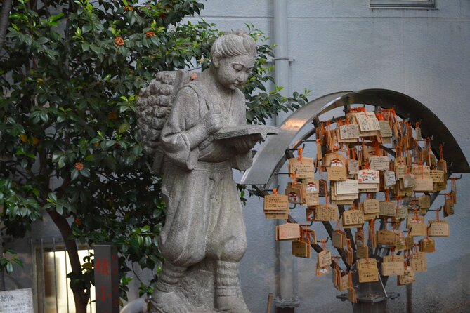 Tokyo After Dark Shinjuku Tour of Tradition and Pop Culture - Golden Gai and its tiny bars