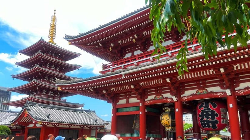 Tokyo: Asakusa and Tokyo’s Oldest Temple Senso-ji Tour - Kaminarimon: Tokyo’s dramatic front door