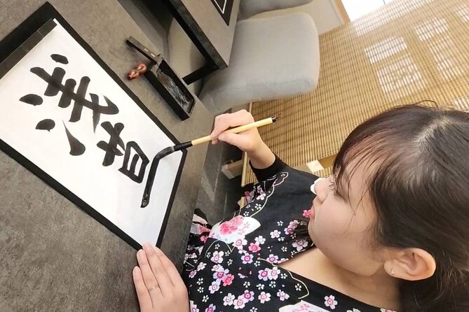 Tokyo Asakusa:Calligraphy & Make T-shirt Activity - Choosing a design for your custom T-shirt