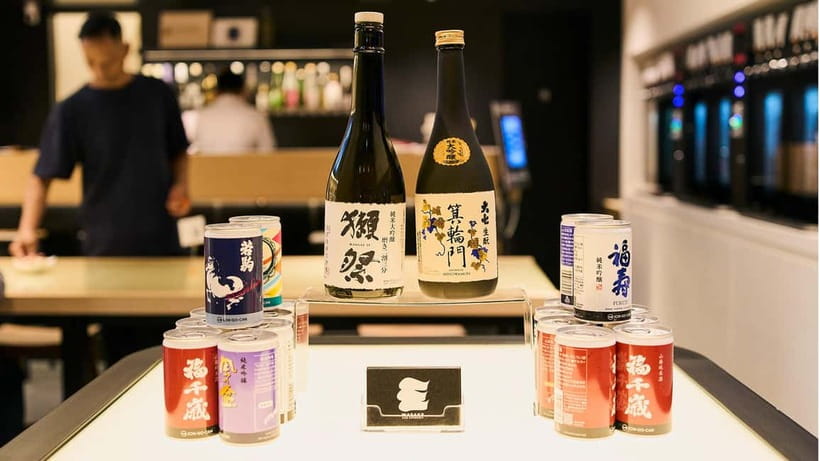 Tokyo: Asakusa Guided Food Tour with 12 Dishes & 3 Drinks - What the guide adds to the walk