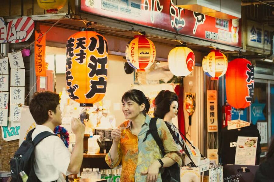 Tokyo: Asakusa Photogenic Night Walk with 1 drink - Kaminarimon and the first night photographs