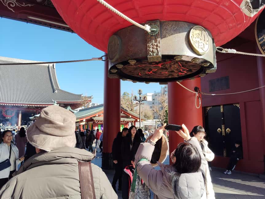 Tokyo: Asakusa & Senso-ji Temple 1.5-Hour Guided Tour - Kaminarimon: a dramatic start to the walk