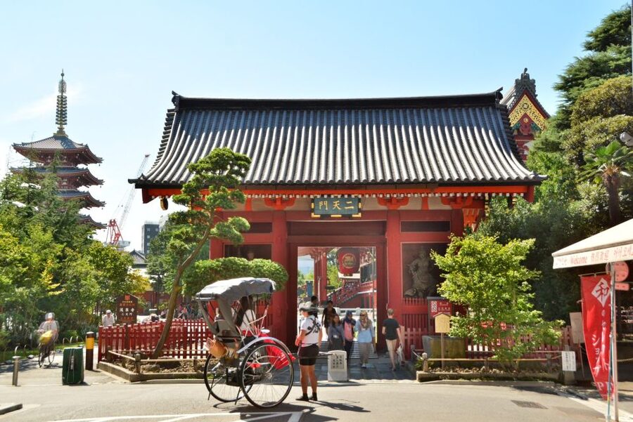 Tokyo: Asakusa Sightseeing Tour by Rickshaw - Guide quality and the value of the experience