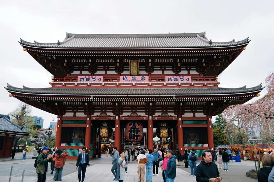 Tokyo: Asakusa & Tokyo’s Oldest Temple Senso-ji Walking Tour - Why Asakusa makes a smart first stop in Tokyo