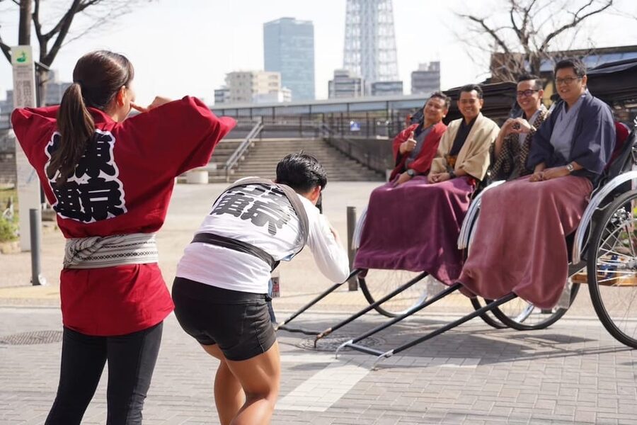 Tokyo: Asakusa tour by rickshaw - The ride through Asakusa