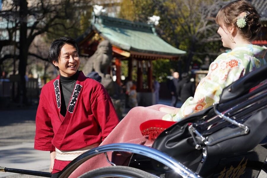 Tokyo: Asakusa tour by rickshaw - Kaminarimon Gate and the Senso-ji area