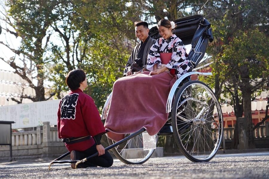 Tokyo: Asakusa tour by rickshaw - What the price means for two people