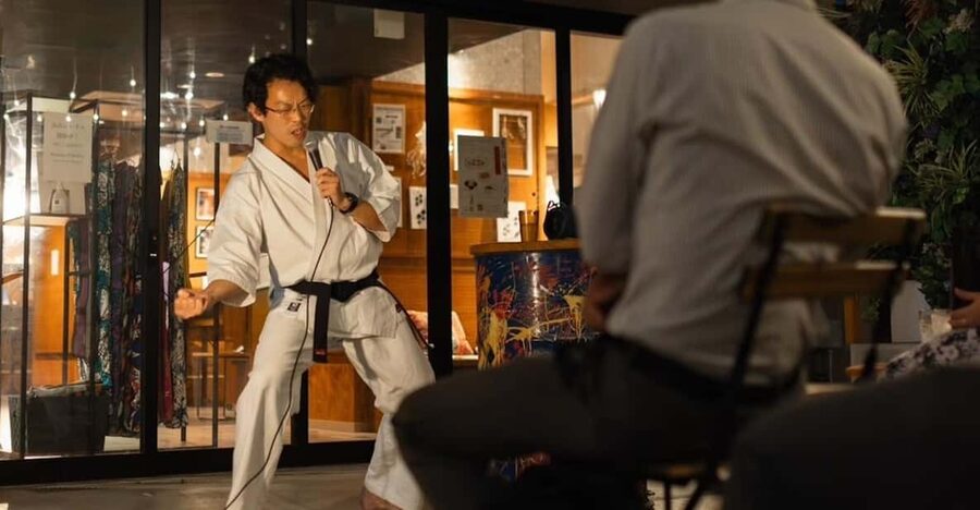 Tokyo: Asakusa Walking Tour & Comedy Night - Kaminarimon Gate and the first lesson in Asakusa