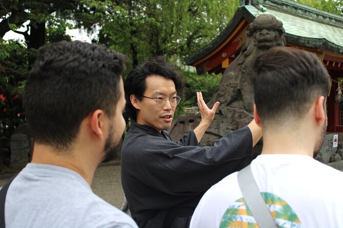 Tokyo: Asakusa Walking Tour with Japanese Comedian - Kaminarimon Gate, the face of Asakusa