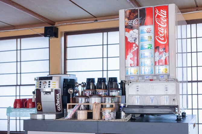 Tokyo Bay Yakatabune Cruise with Traditional JapaneseShow Drinks - Seating, Group Size, and Comfort on Board