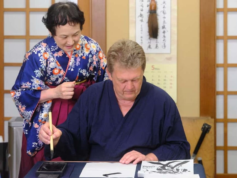 Tokyo: Calligraphy Experience with yukata or Samue - The first brush lesson: lines, pressure, and order