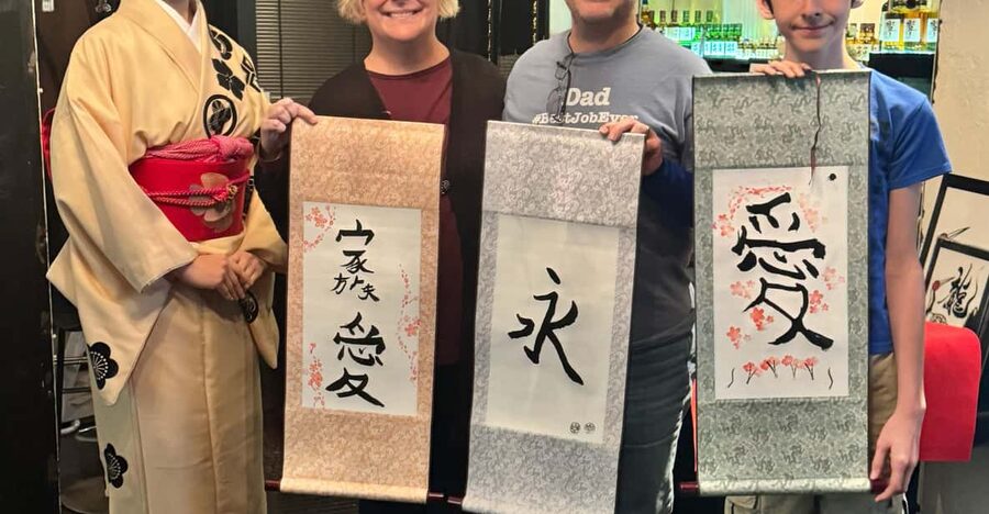 Tokyo: Calligraphy on Kanji Fan & Scroll with Drink - Key points at a glance