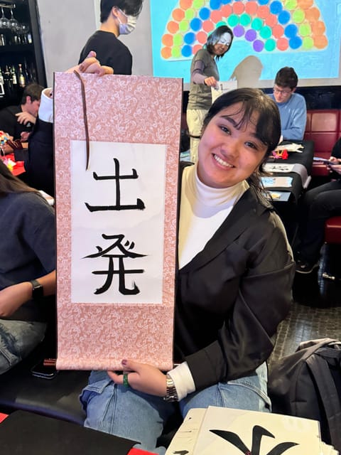 Tokyo: Calligraphy on Kanji Fan & Scroll with Drink - What happens during the 80-minute calligraphy class