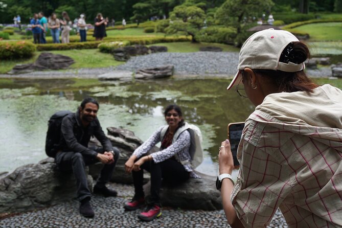 Tokyo Castle, Imperial Palace, Shogun & Garden Walking Tour - What the guides add to the experience