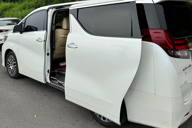 Tokyo center Private Transfer to Narita Airport(NRT) 5-9pax - Punctuality, comfort, and the small details