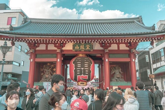 Tokyo City Attractive One Day Tour - Shinjuku Gyoen: a quiet break in the middle of the city