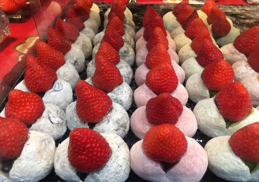 Tokyo: Classic Tsukiji Food Tour - Sashimi, oysters, and the best bites