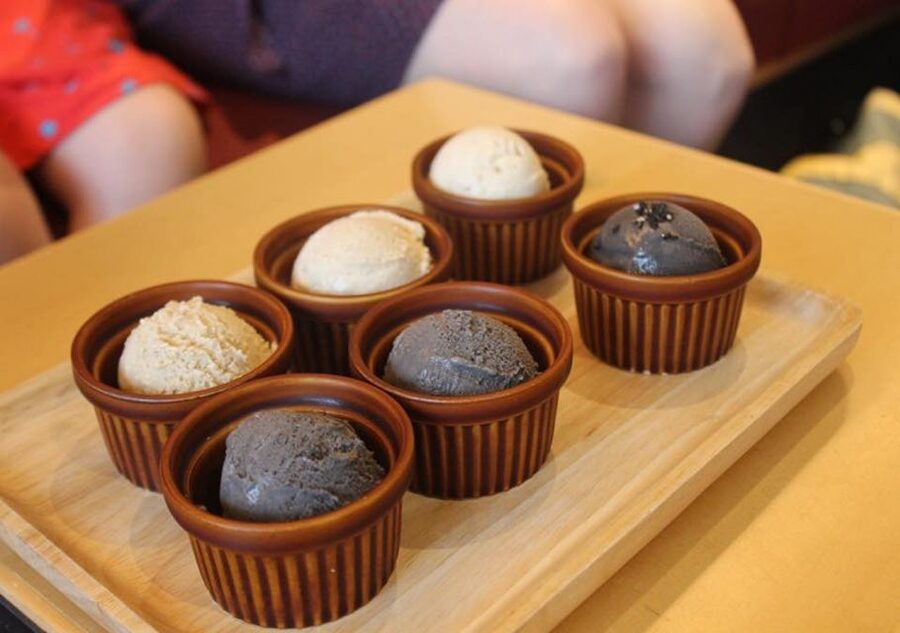 Tokyo: Crazy Cute & Kawaii Harajuku Food Tour - Crepes, sweets, and the food rhythm