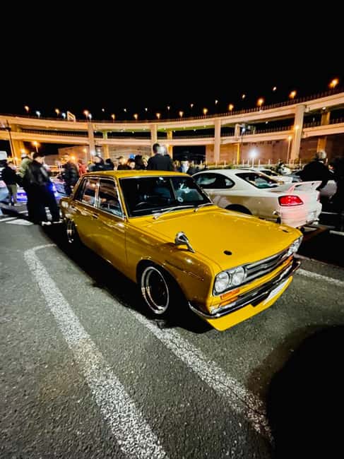 Tokyo: Daikoku Car Meet Experience on a JDM TUNED SPORTS CAR - APIT Autobacs adds a useful stop