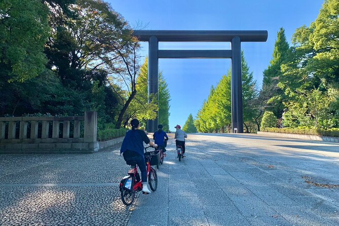 Tokyo Deep Inside Cycle Tour~3 Hours E Bike Tour around Tokyo - Yasukuni Shrine and Kitanomaru Park