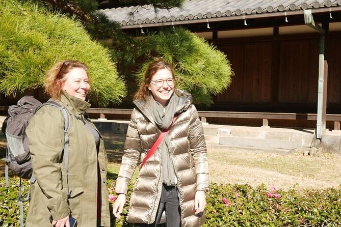 Tokyo: Edo Castle & East Garden of the Imperial Palace Tour - What the guide adds to the two-hour walk
