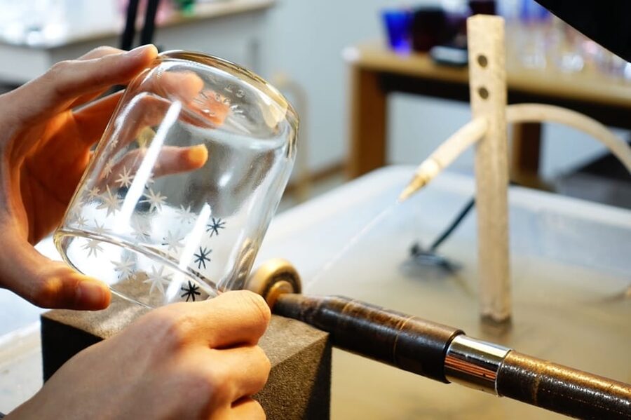 Tokyo: Edo Kiriko Traditional Glass Carving Class - The first practice cuts