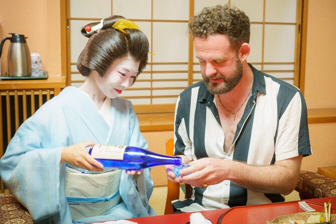 Tokyo: Exclusive Geisha Dinner Experience - Meeting a geisha or maiko
