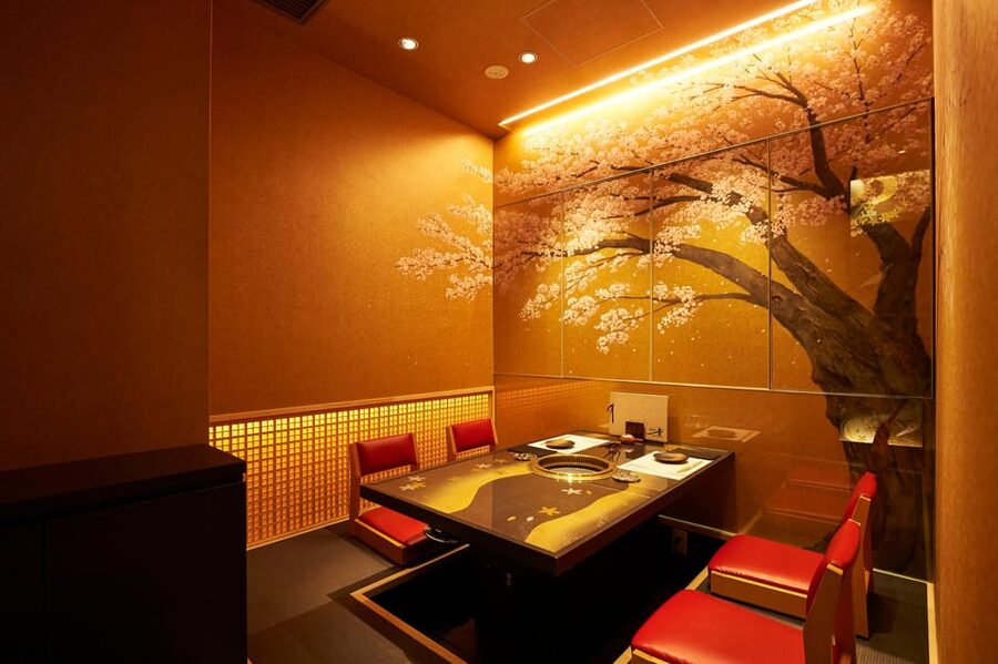 Tokyo: Exquisite Wagyu Beef Experience at Yakiniku Nikunone - Private rooms and polished service