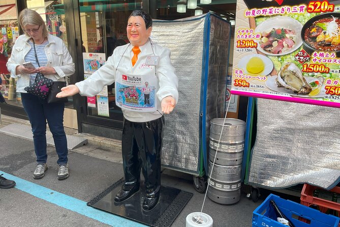 Tokyo Food Tour Taste Fresh Delights at Tsukiji Market - Specialty shops, knives, and time to browse