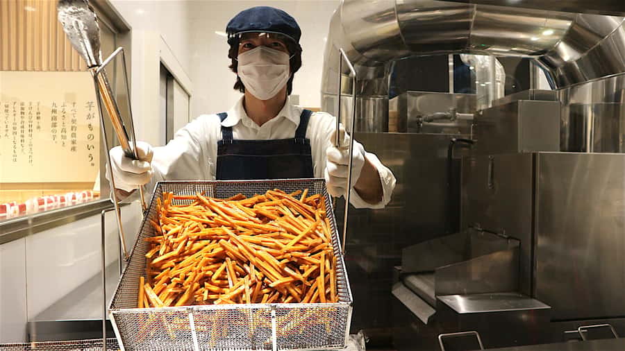 Tokyo Food Tour: The Past, Present and Future 11+ Tastings - Akihabara: traditional snacks with a modern sales pitch