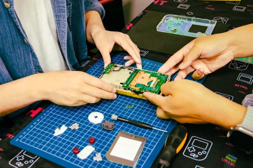 Tokyo: Gameboy Mod Workshop at Akihabara - The opening lesson: from Nintendo history to hands-on hardware