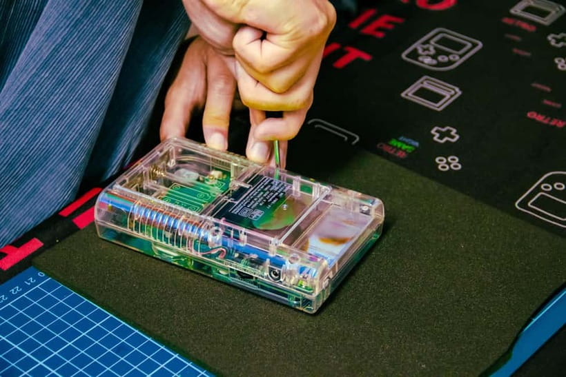 Tokyo: Gameboy Mod Workshop at Akihabara - Choosing your colors and parts