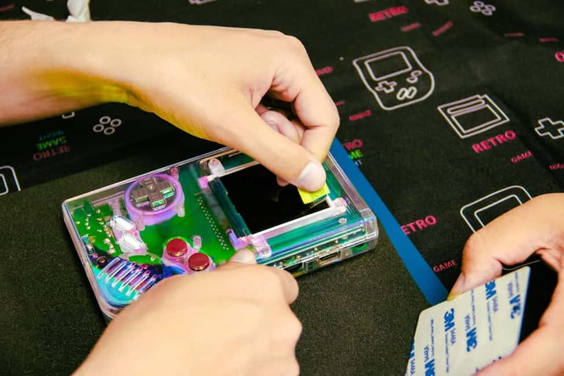 Tokyo: Gameboy Mod Workshop at Akihabara - Testing the finished console