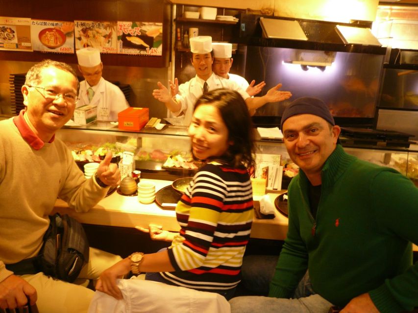 Tokyo: Guided Walking Tour of Tsukiji Market with Breakfast - Entering Tsukiji Outer Market