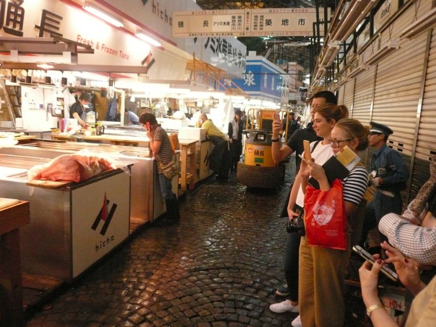 Tokyo: Guided Walking Tour of Tsukiji Market with Lunch - Entering the narrow lanes of Tsukiji Outer Market