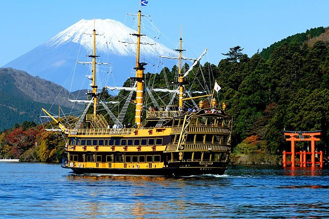 Tokyo: Hakone Fuji Day Tour w/ Cruise, Cable Car, Volcano - Riding the Hakone Ropeway over volcanic ground