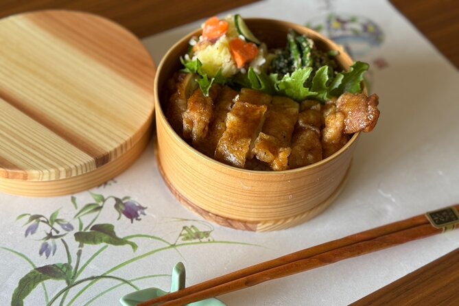Tokyo Haneda: Bento & Ramen Gyoza Cooking Class in a Local home - Free-flow drinks make this more than a lesson