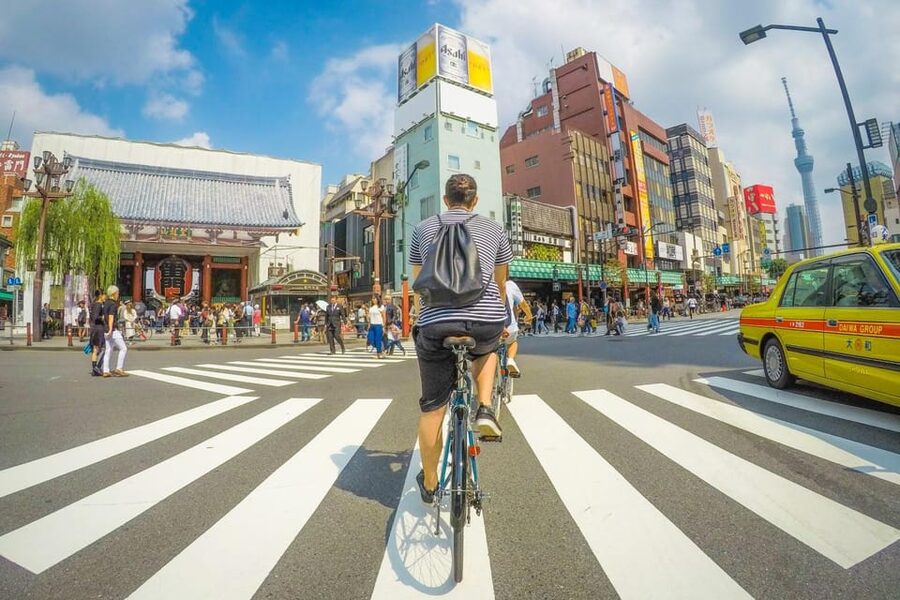 Tokyo: Hidden Gems Guided Bike Tour with Lunch - Kaminarimon and Senso-ji: famous Tokyo with room to look around